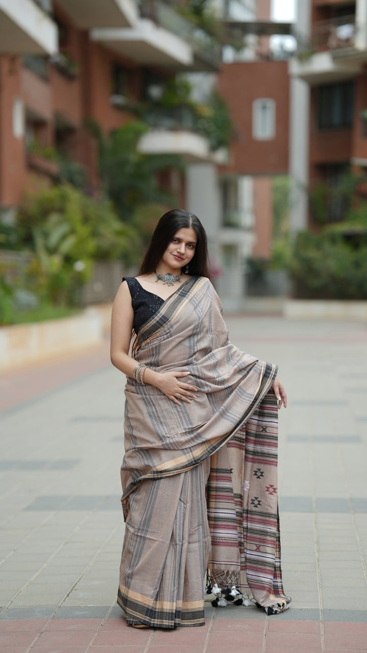 Chandan Kajal Bujodhi (Saree)