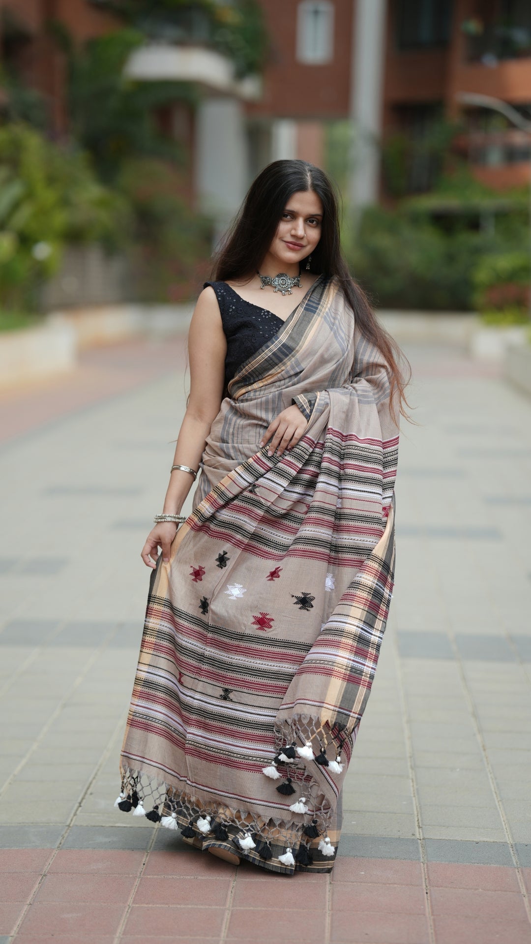 Chandan Kajal Bujodhi (Saree)