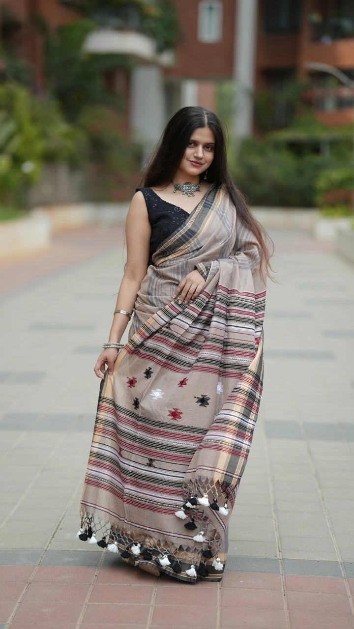 Chandan Kajal Bujodhi (Saree)