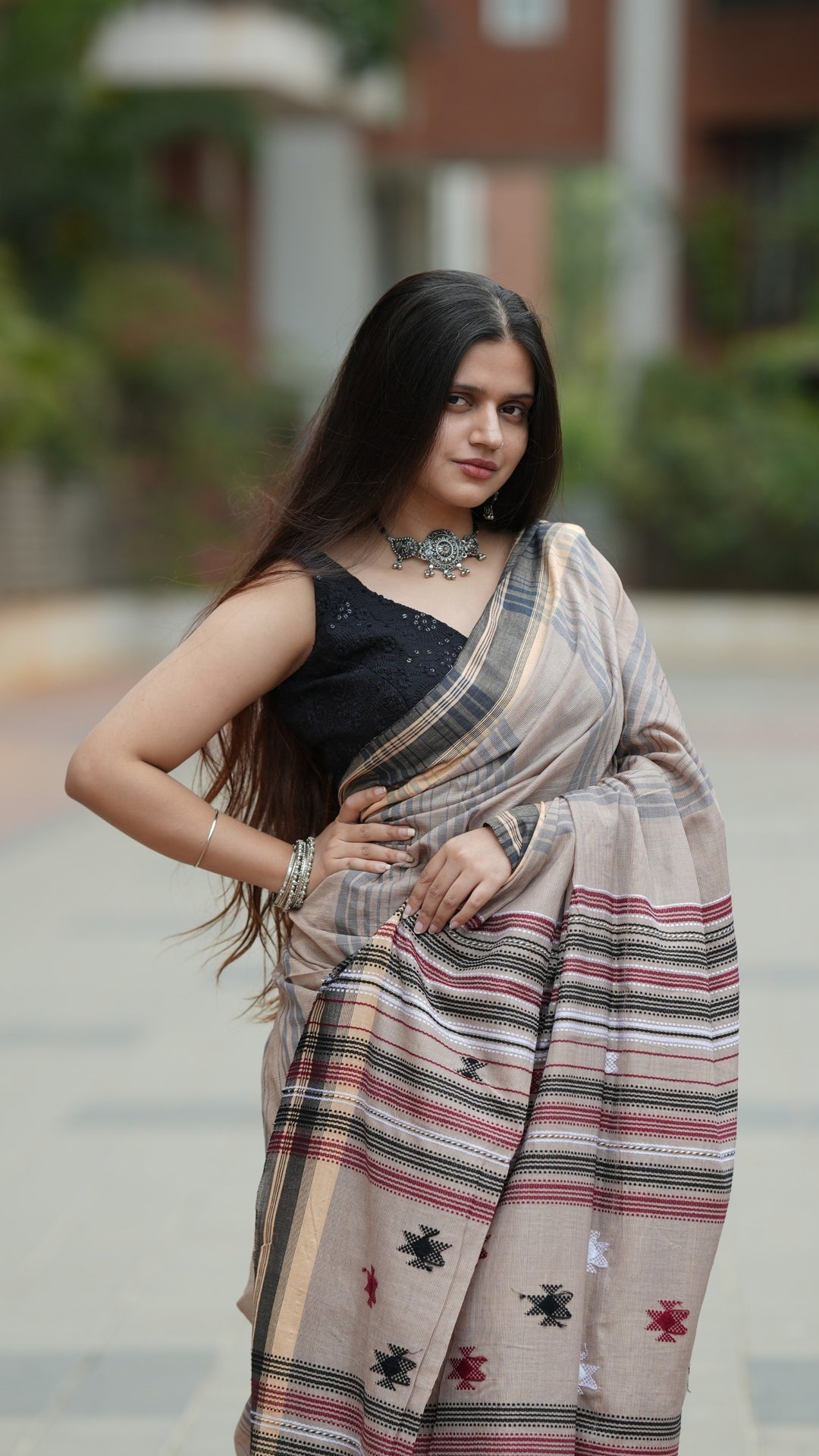 Chandan Kajal Bujodhi (Saree)