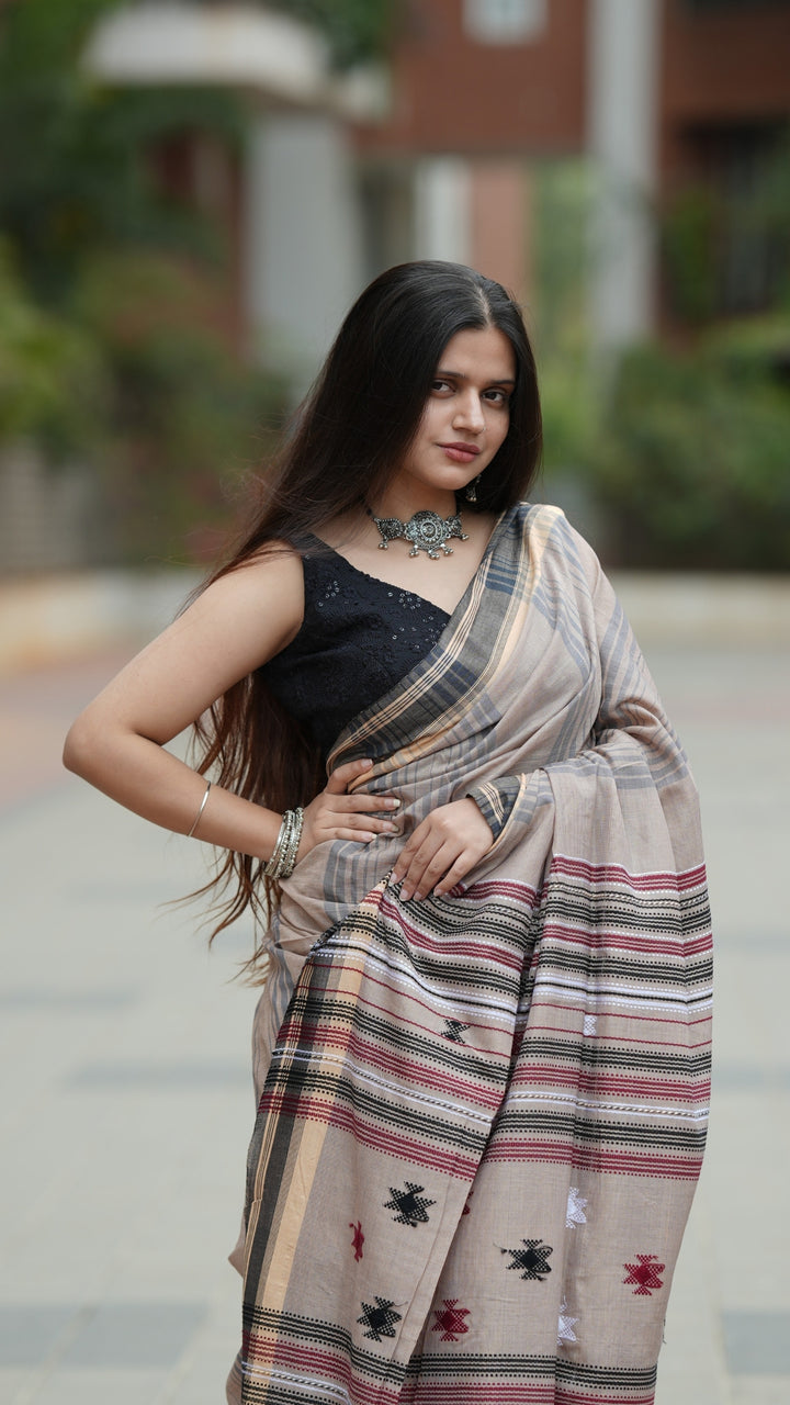 Chandan Kajal Bujodhi (Saree)