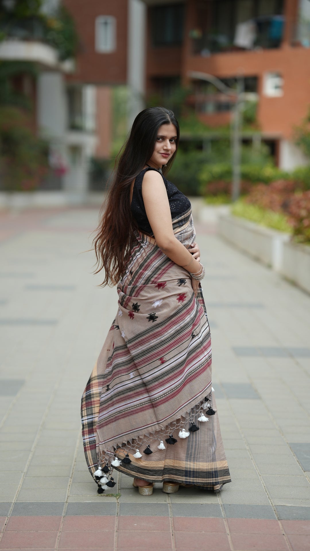 Chandan Kajal Bujodhi (Saree)