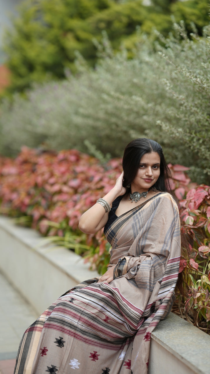 Chandan Kajal Bujodhi (Saree)
