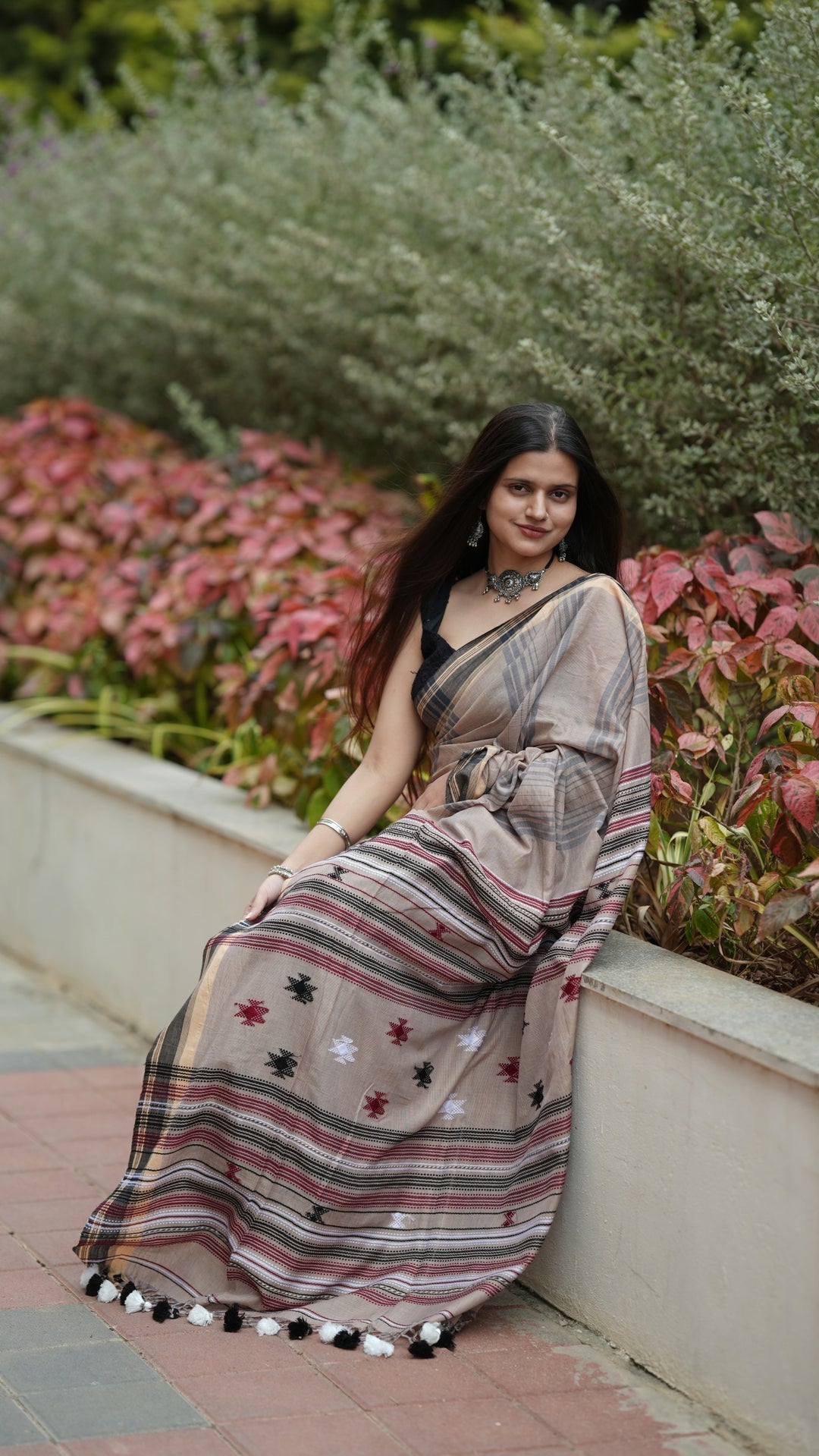 Chandan Kajal Bujodhi (Saree)
