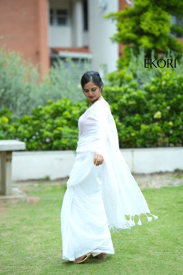 Shimmering Snow (Saree)
