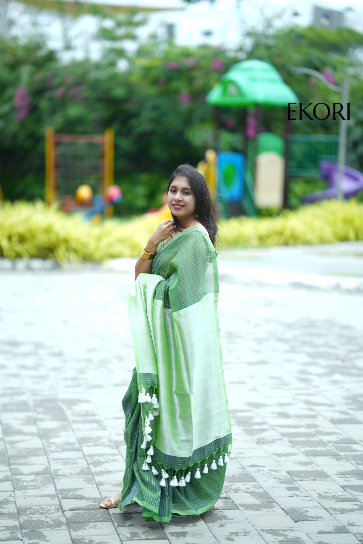 Mehendi ki Chamak (Saree)