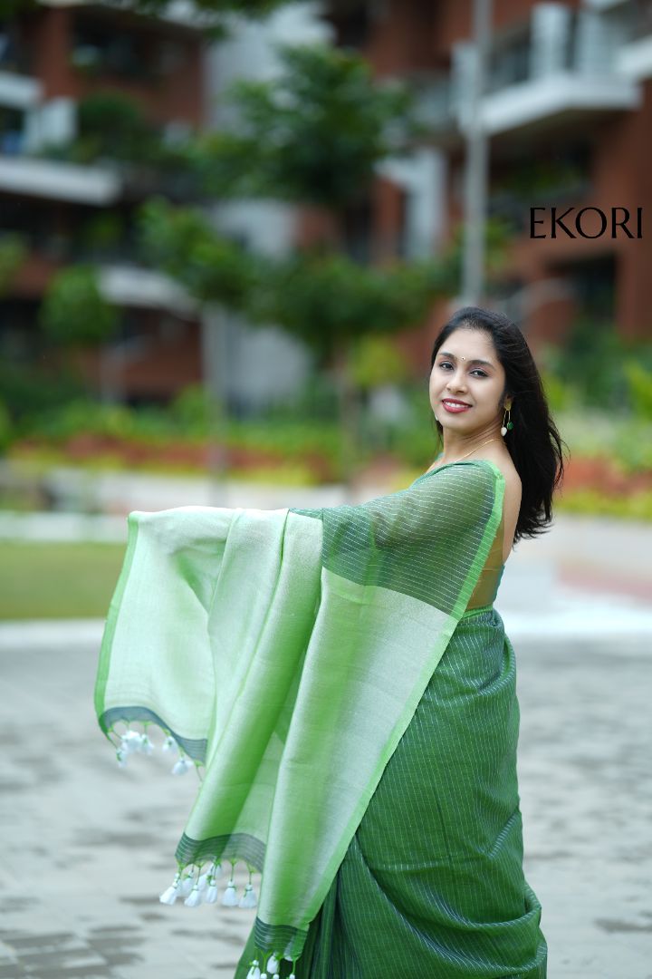 Mehendi ki Chamak (Saree)