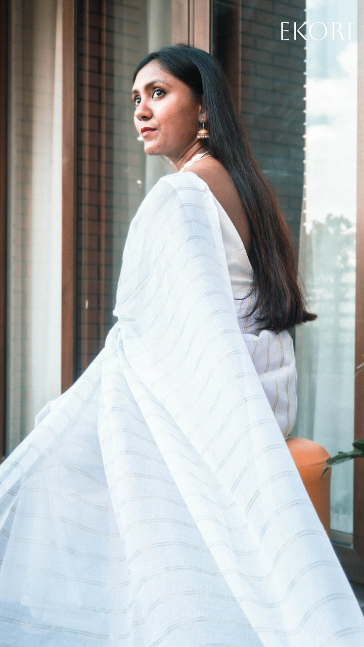 Shimmering Snowfall (Saree)