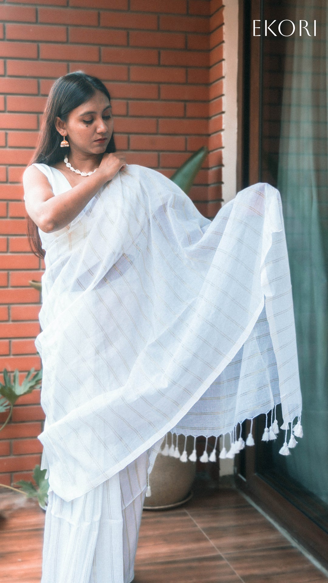 Shimmering Snowfall (Saree)