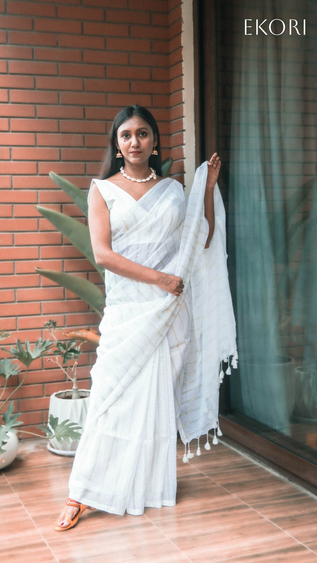 Shimmering Snowfall (Saree)