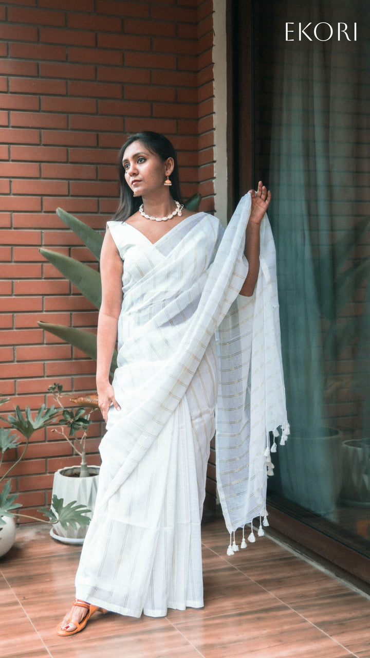Shimmering Snowfall (Saree)