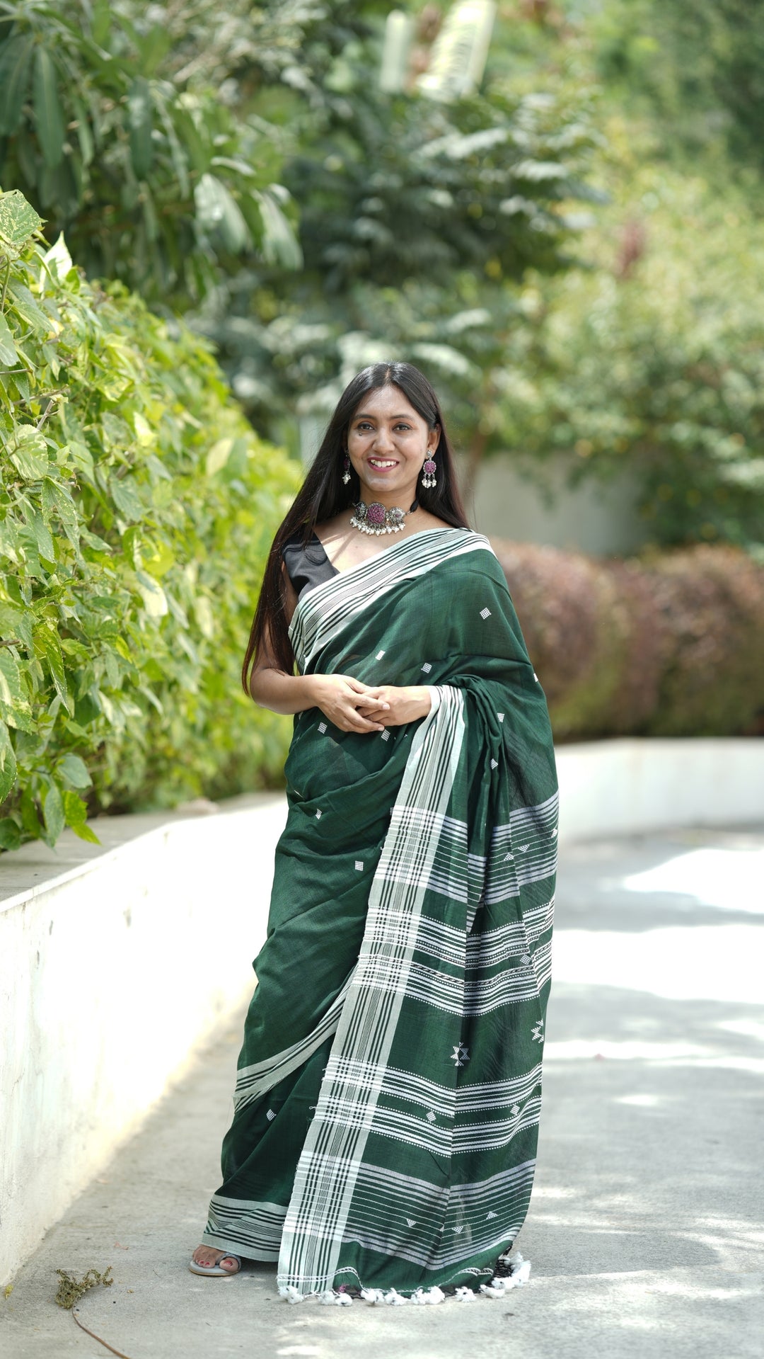 Gulmohar Bujodhi (Saree)