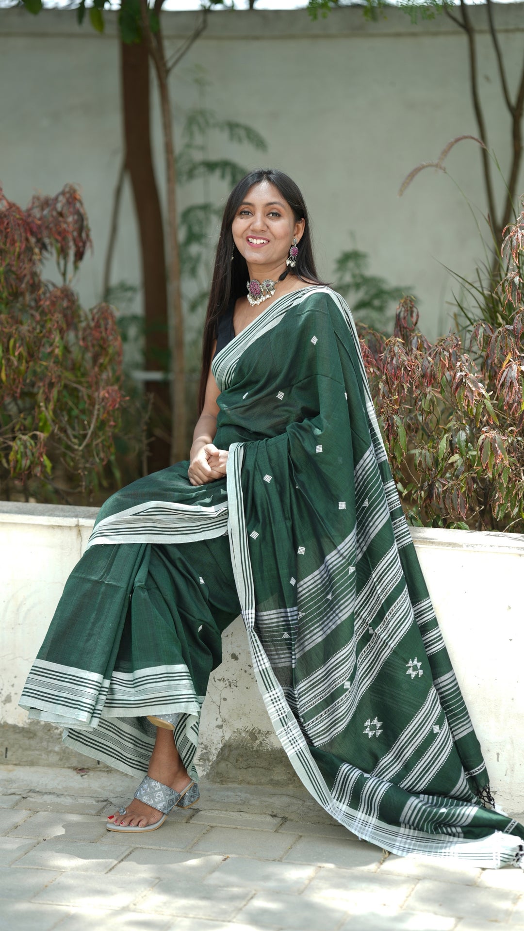 Gulmohar Bujodhi (Saree)