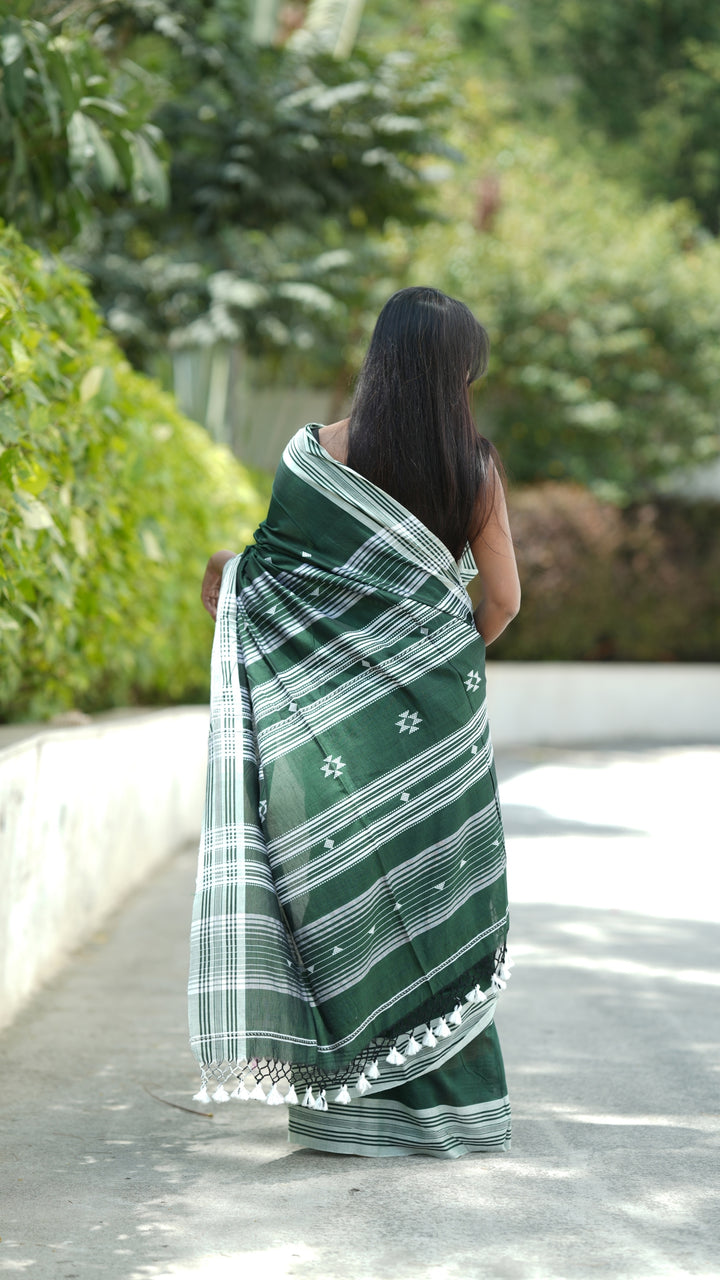Gulmohar Bujodhi (Saree)