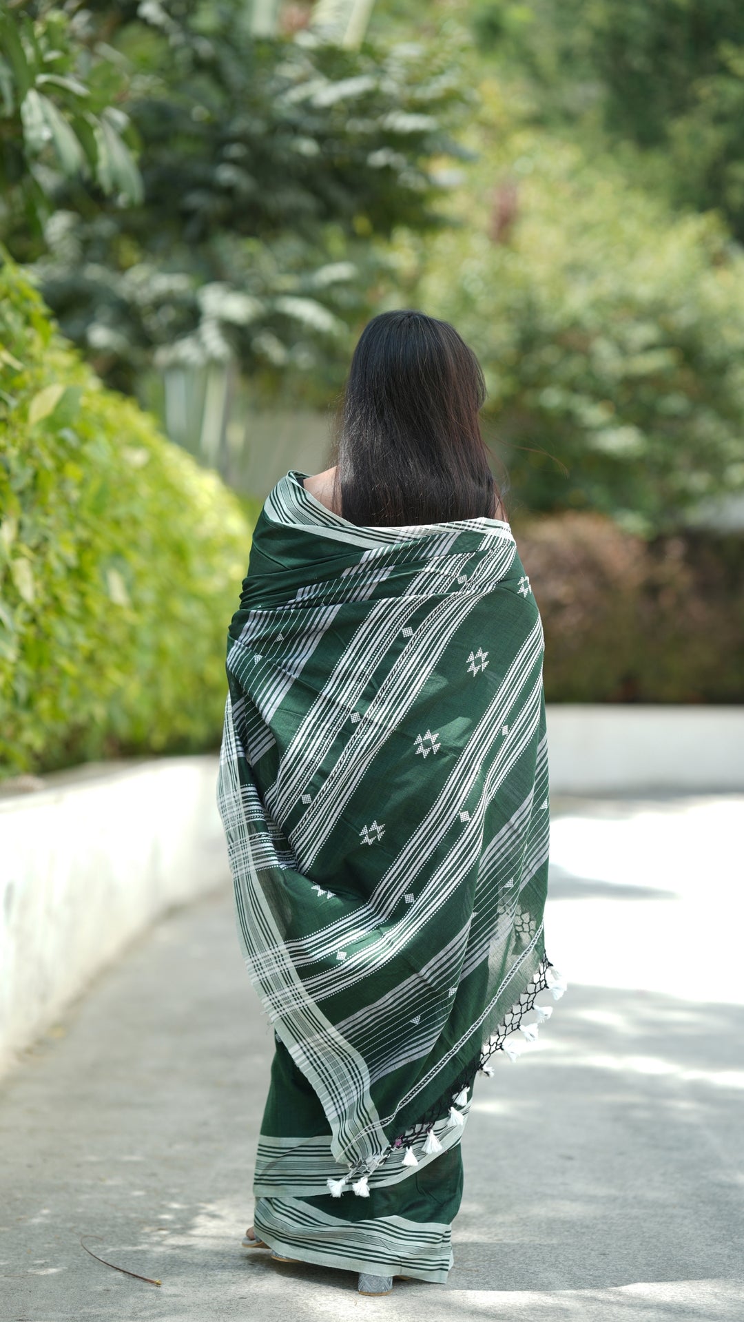Gulmohar Bujodhi (Saree)