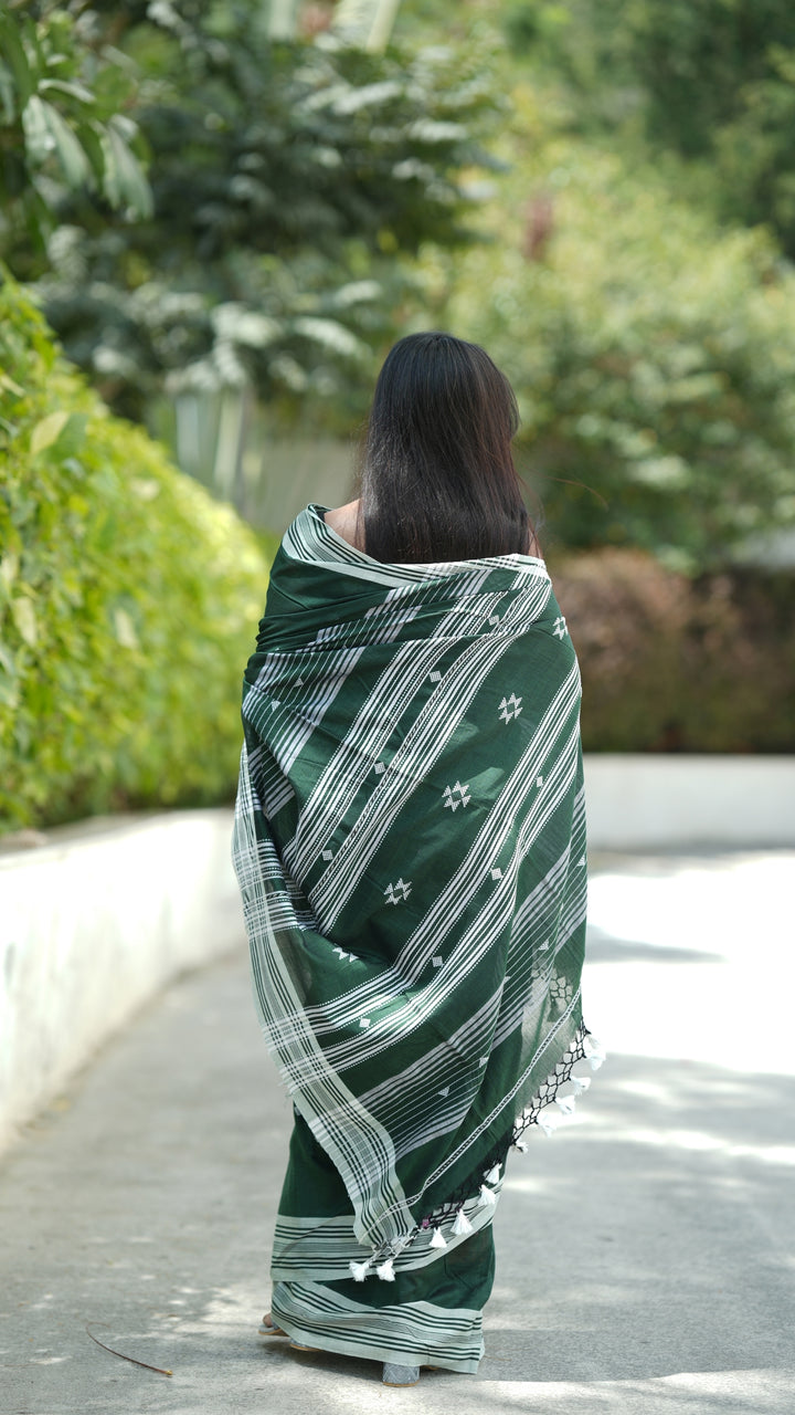 Gulmohar Bujodhi (Saree)