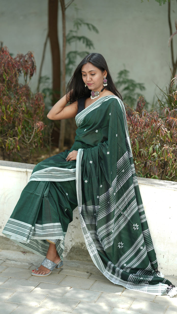 Gulmohar Bujodhi (Saree)