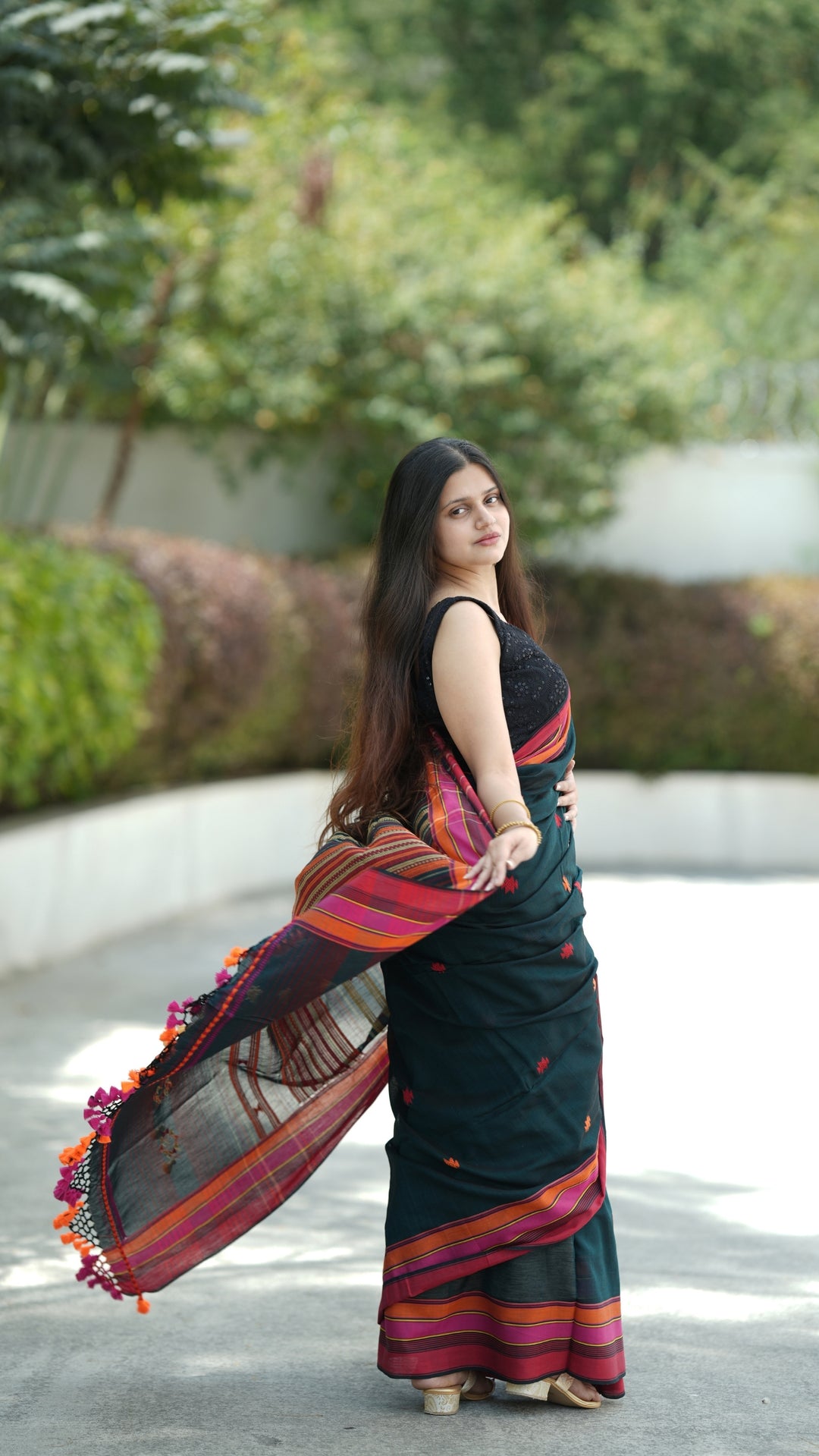 Gulnaar Bujodhi (Saree)