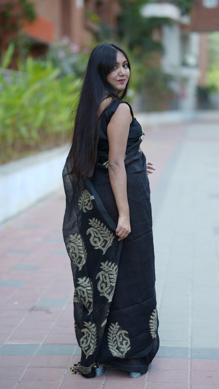Kalo Tara Jamdani Linen (Saree)