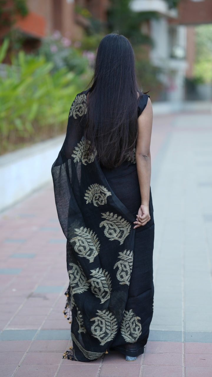 Kalo Tara Jamdani Linen (Saree)