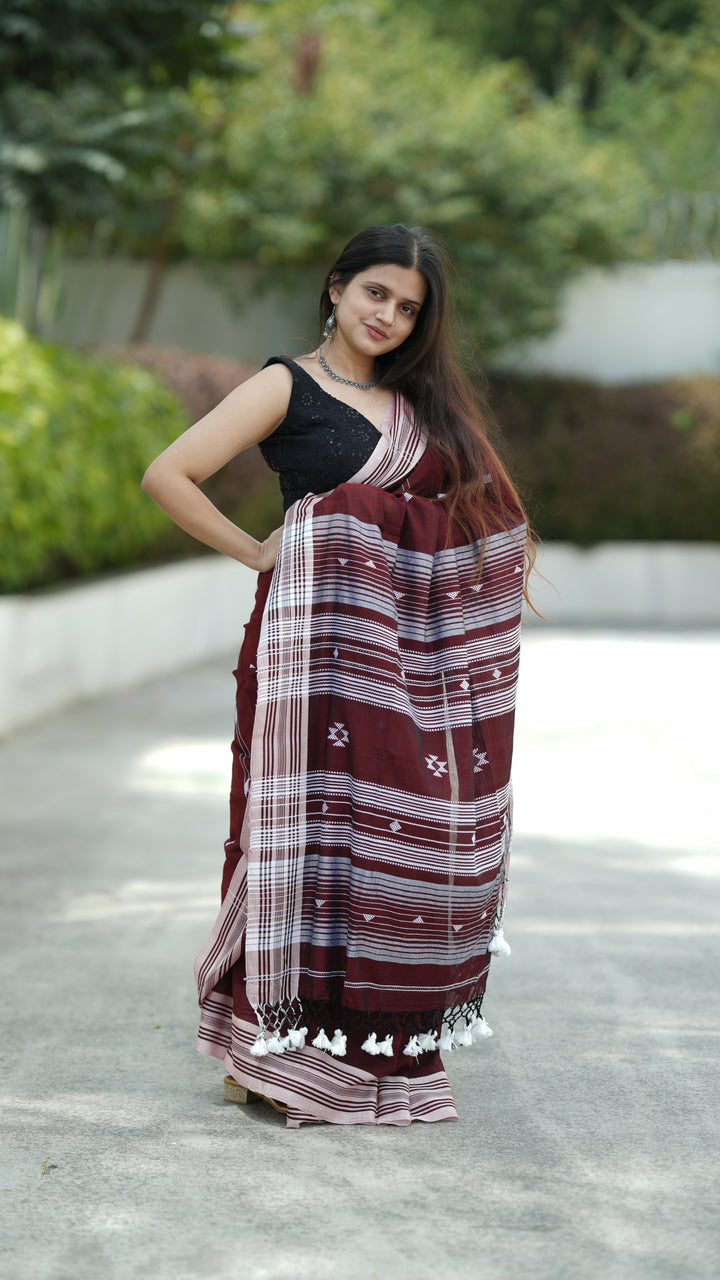 Mehroon Mahal Bujodhi (Saree)