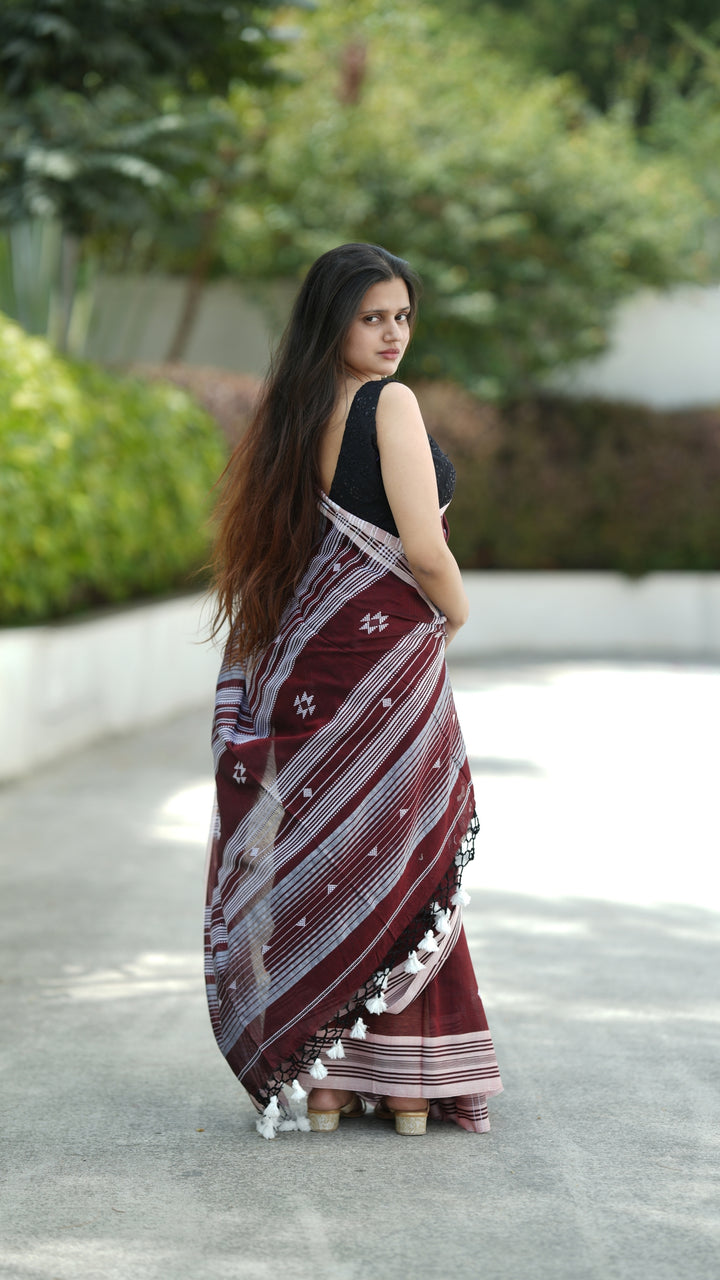 Mehroon Mahal Bujodhi (Saree)