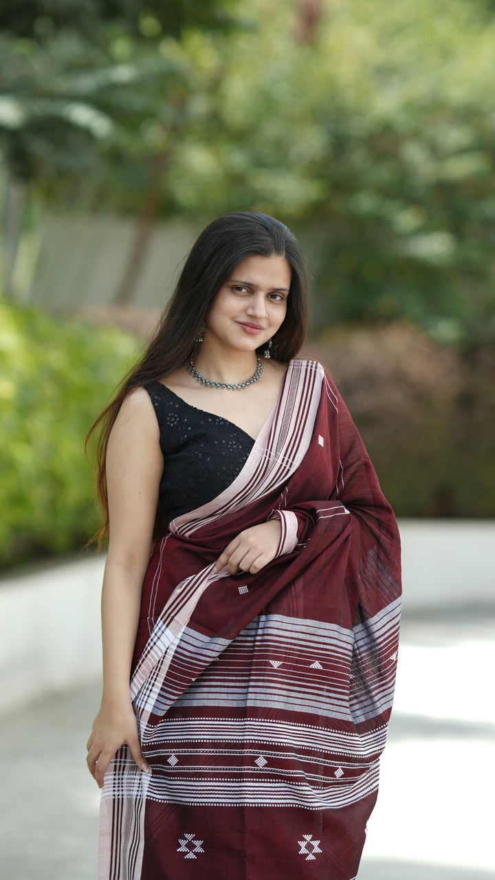 Mehroon Mahal Bujodhi (Saree)
