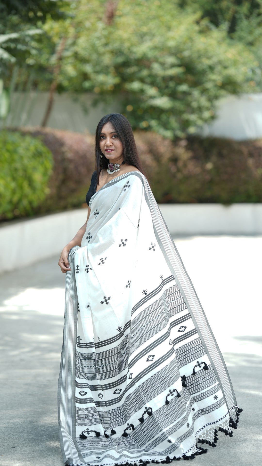 Moti-Kajra Bujodhi (Saree)
