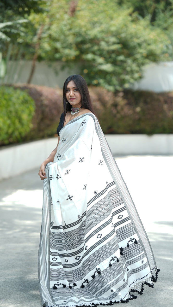 Moti-Kajra Bujodhi (Saree)