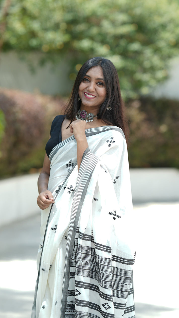 Moti-Kajra Bujodhi (Saree)
