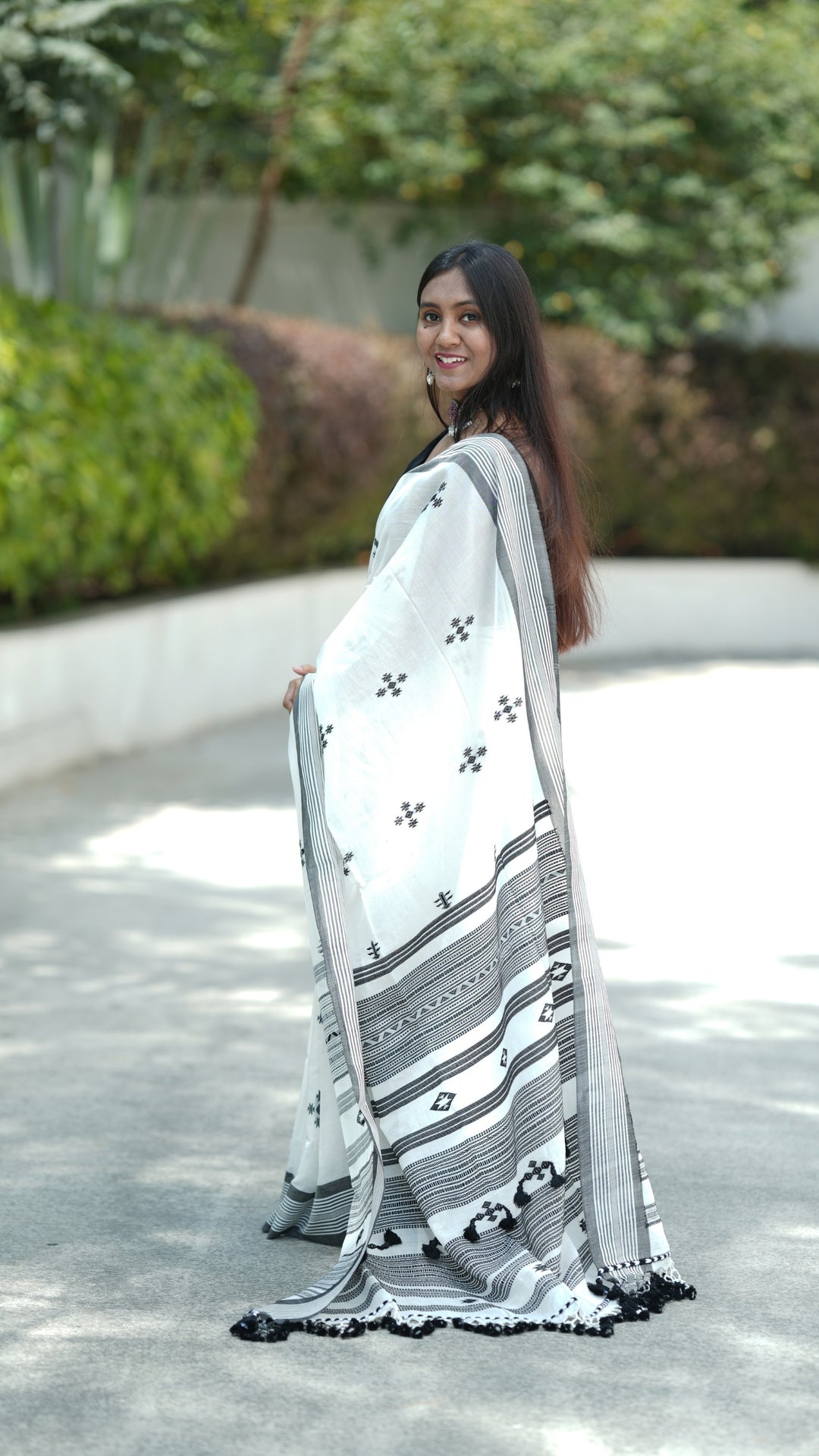 Moti-Kajra Bujodhi (Saree)