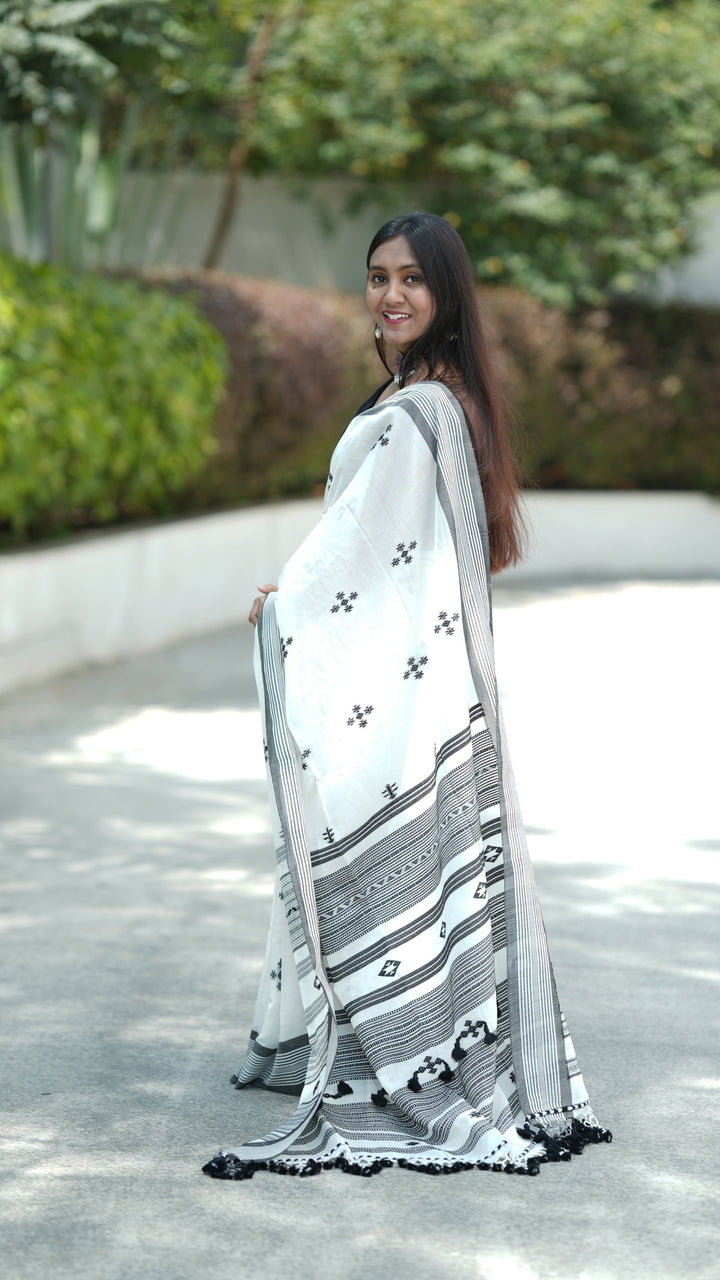 Moti-Kajra Bujodhi (Saree)