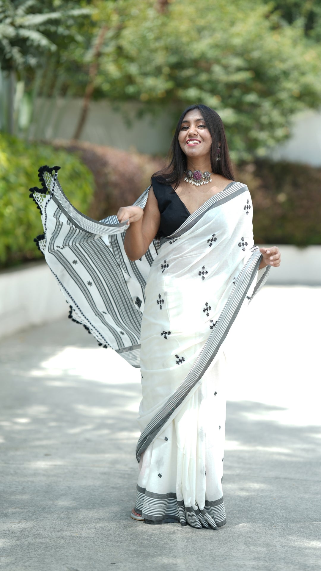 Moti-Kajra Bujodhi (Saree)