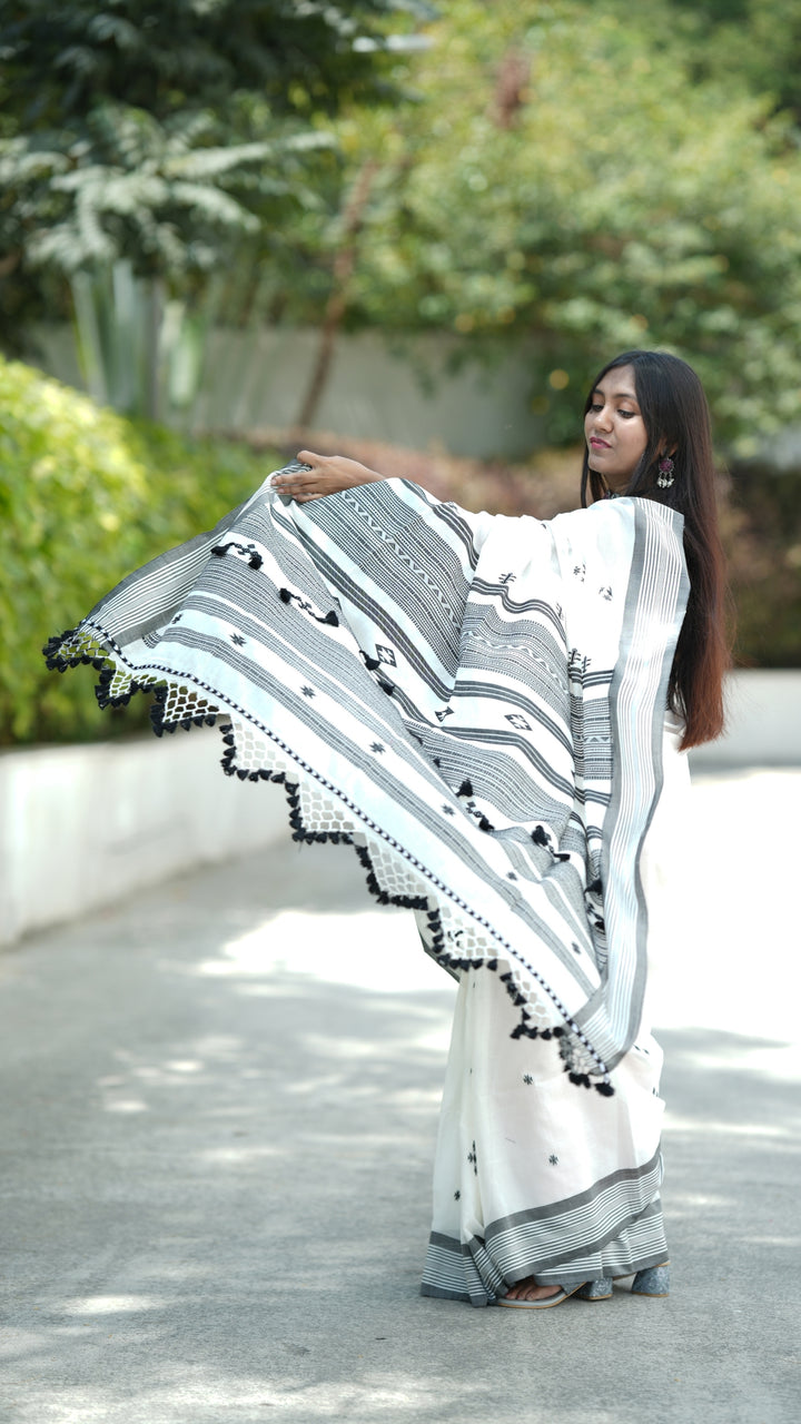 Moti-Kajra Bujodhi (Saree)