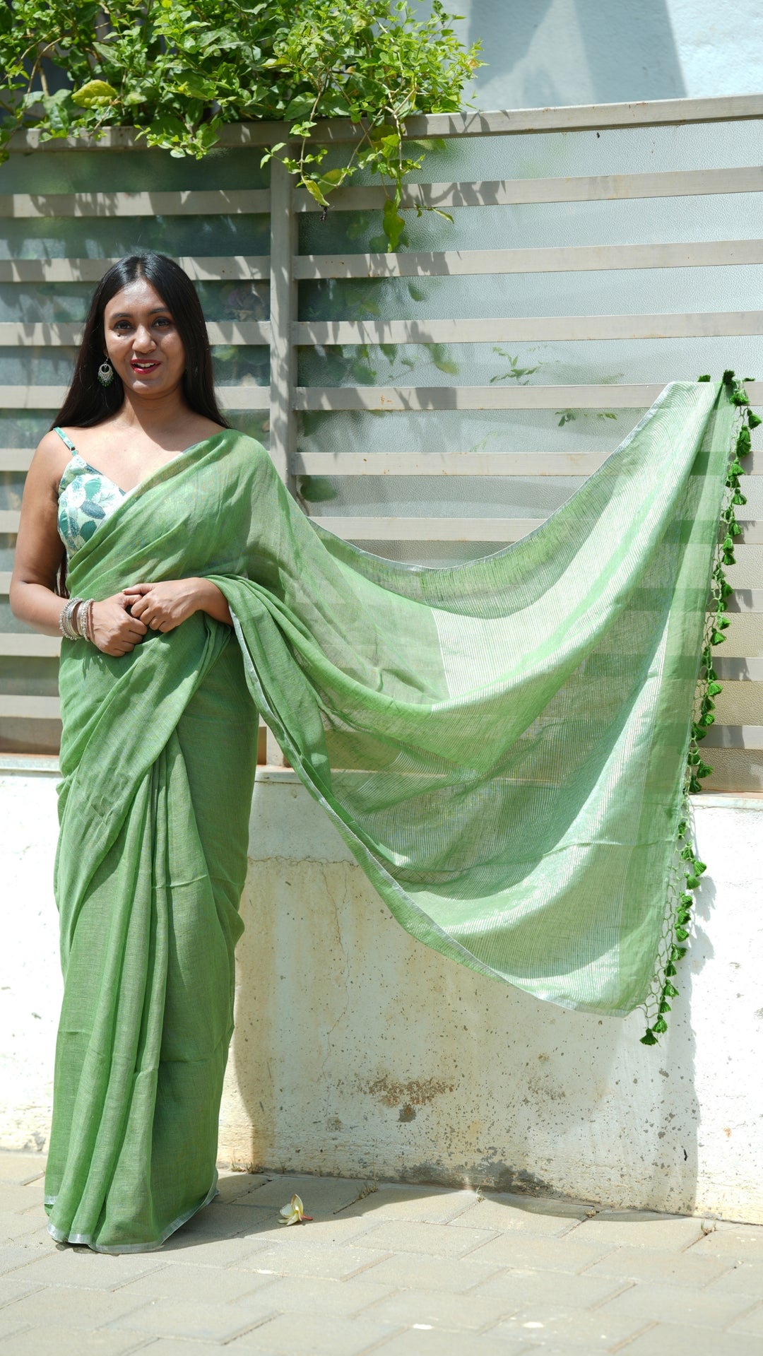 Nargis Hara Linen (Saree)