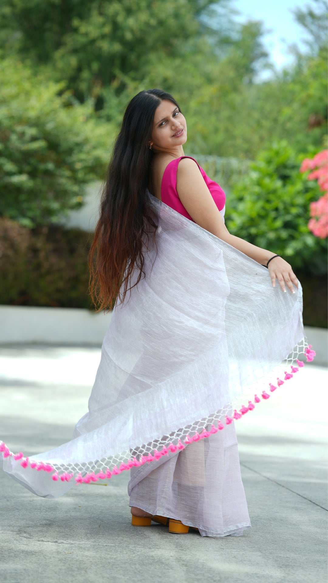 Neelak Nazakat Linen (Saree)