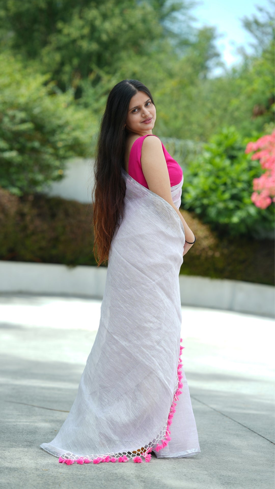 Neelak Nazakat Linen (Saree)