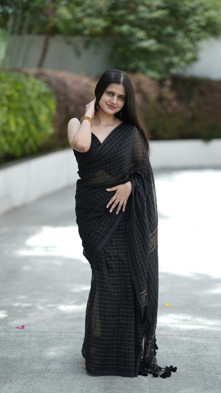 Noir Leher (Saree)