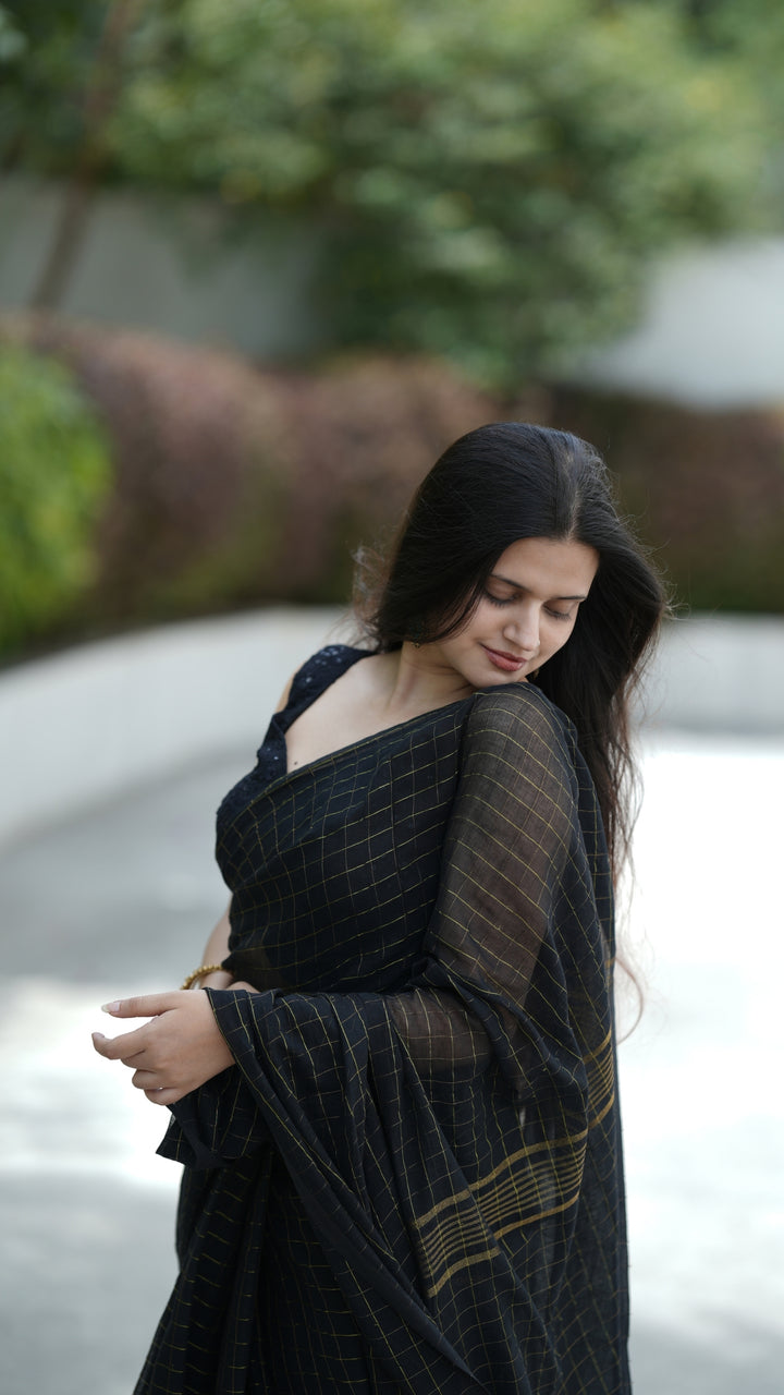 Noir Leher (Saree)