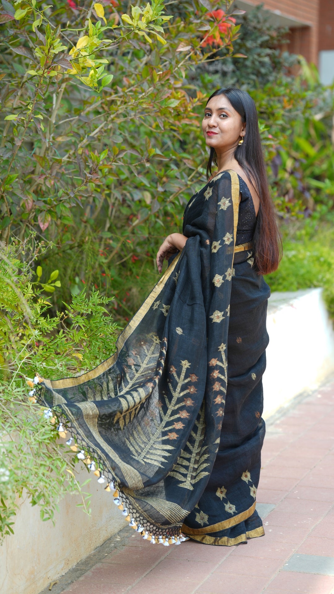Shondhya Tara Jamdani Linen (Saree)