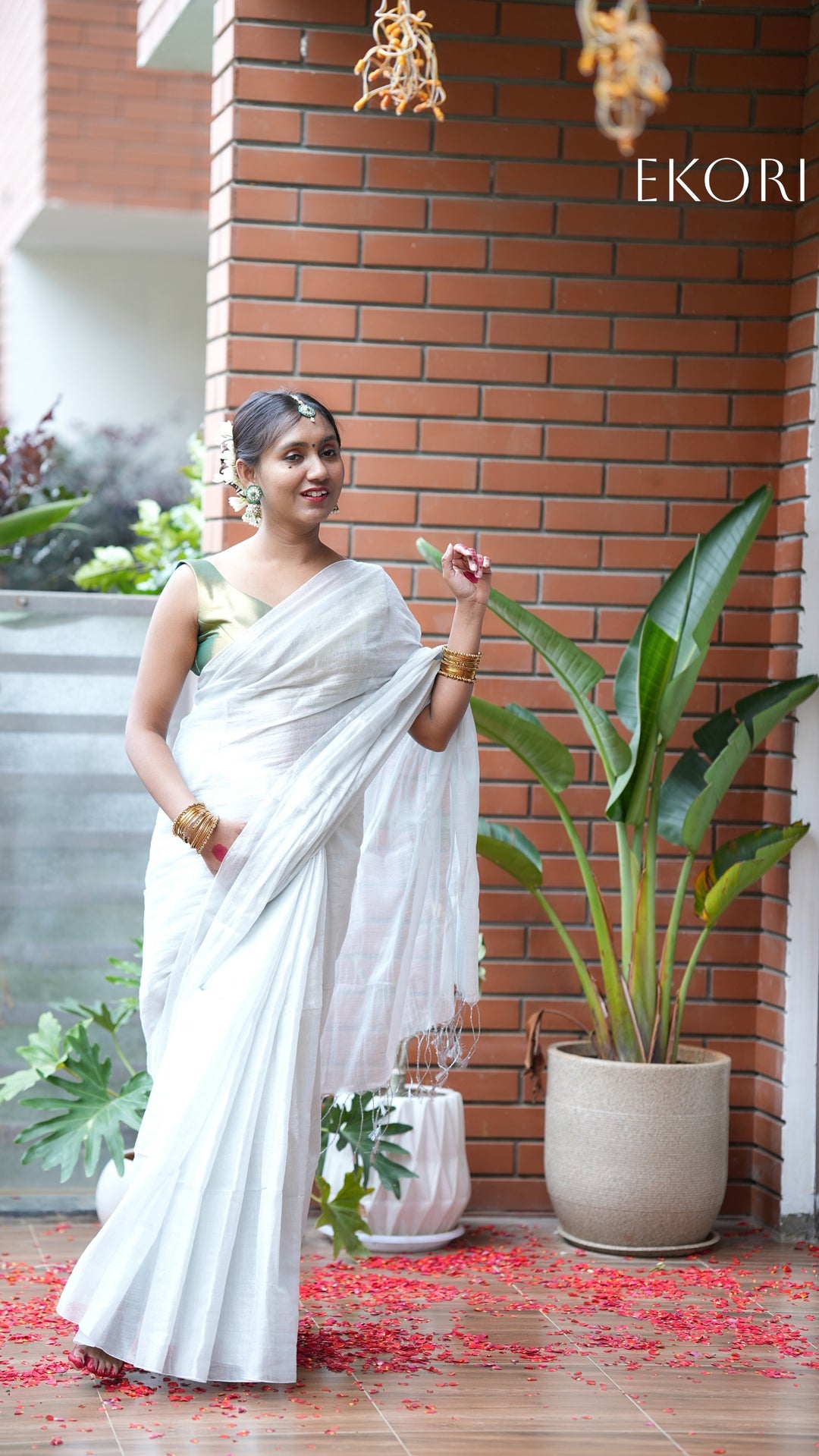 Shwet Tissue (Saree)
