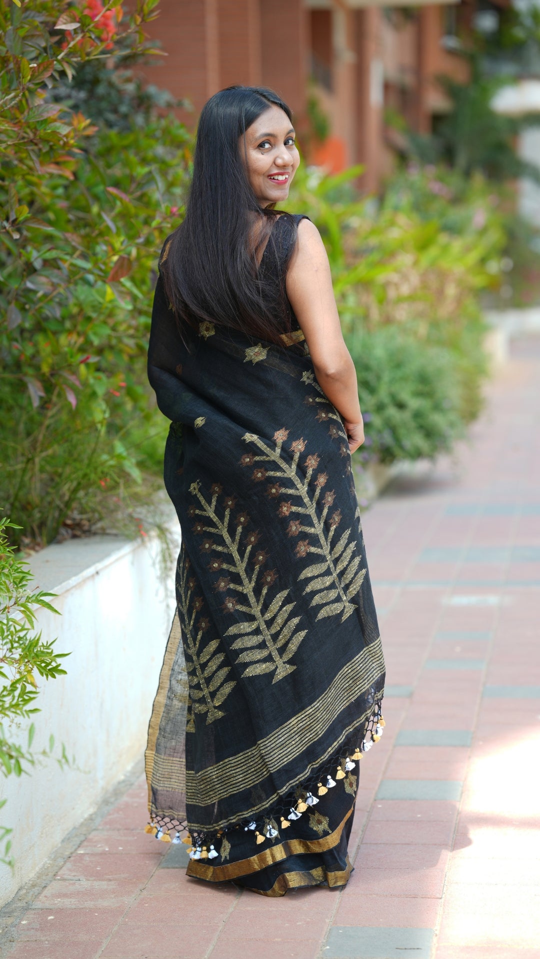 Shondhya Tara Jamdani Linen (Saree)